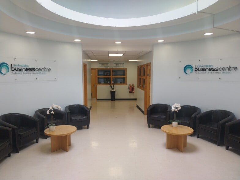 Dover Dr, Ellesmere Port for lease - Building Photo - Image 2 of 8