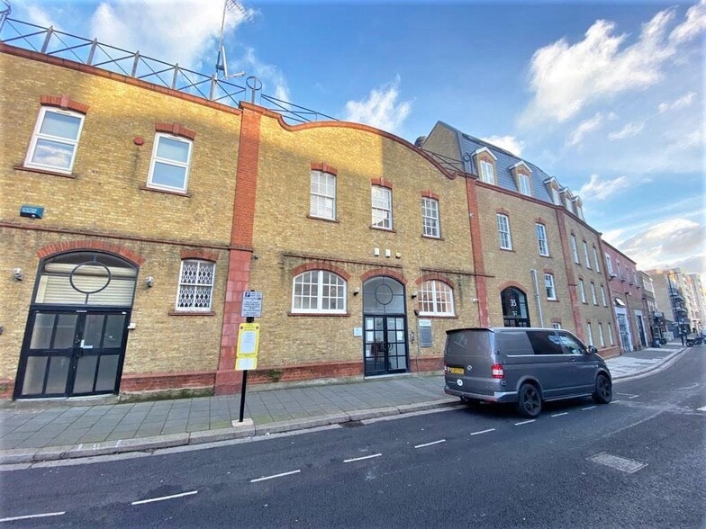 33 Warple Mews, London for lease - Building Photo - Image 1 of 31