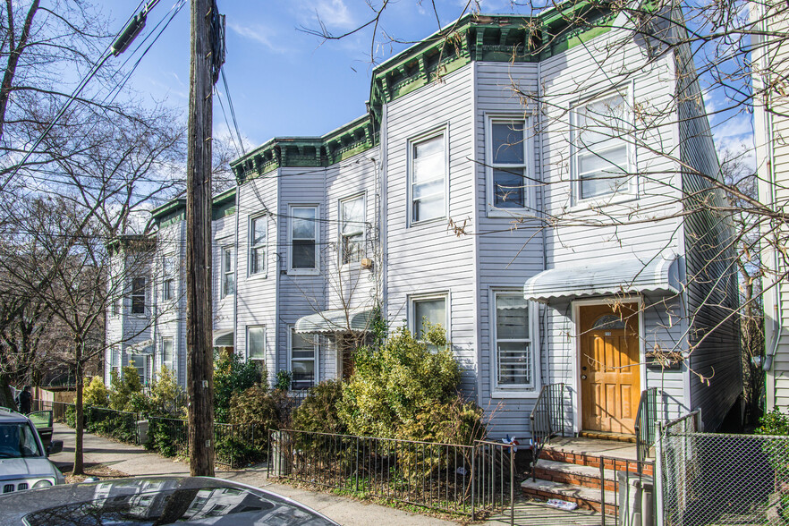 235-241 Benziger Ave, Staten Island, NY for sale - Building Photo - Image 1 of 1