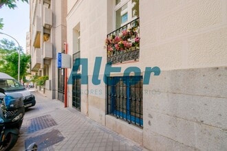 Retail in Madrid, Madrid for lease Interior Photo- Image 2 of 24