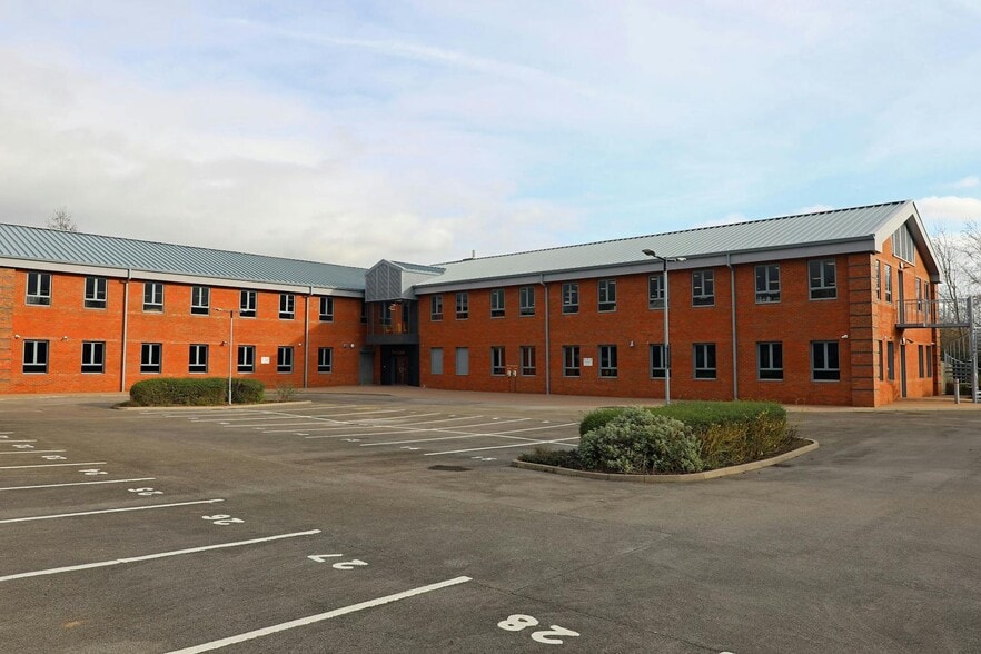 8 George Mann Rd, Leeds for lease - Building Photo - Image 3 of 3