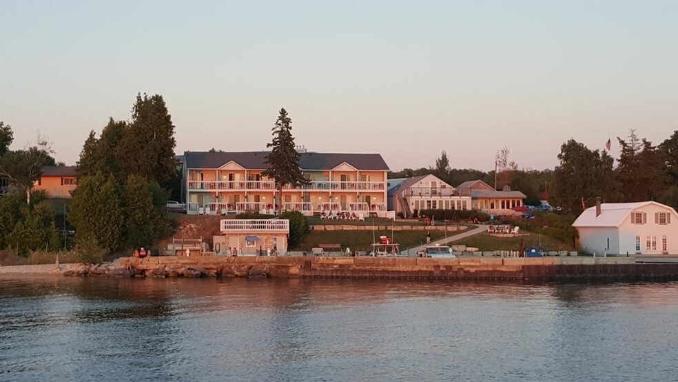 12725 Wisconsin Bay Rd, Ellison Bay, WI, 54210 Motel Property For