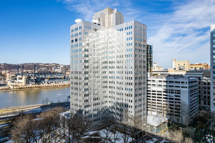420 Fort Duquesne Blvd, Pittsburgh, PA for lease - Building Photo - Image 1 of 9