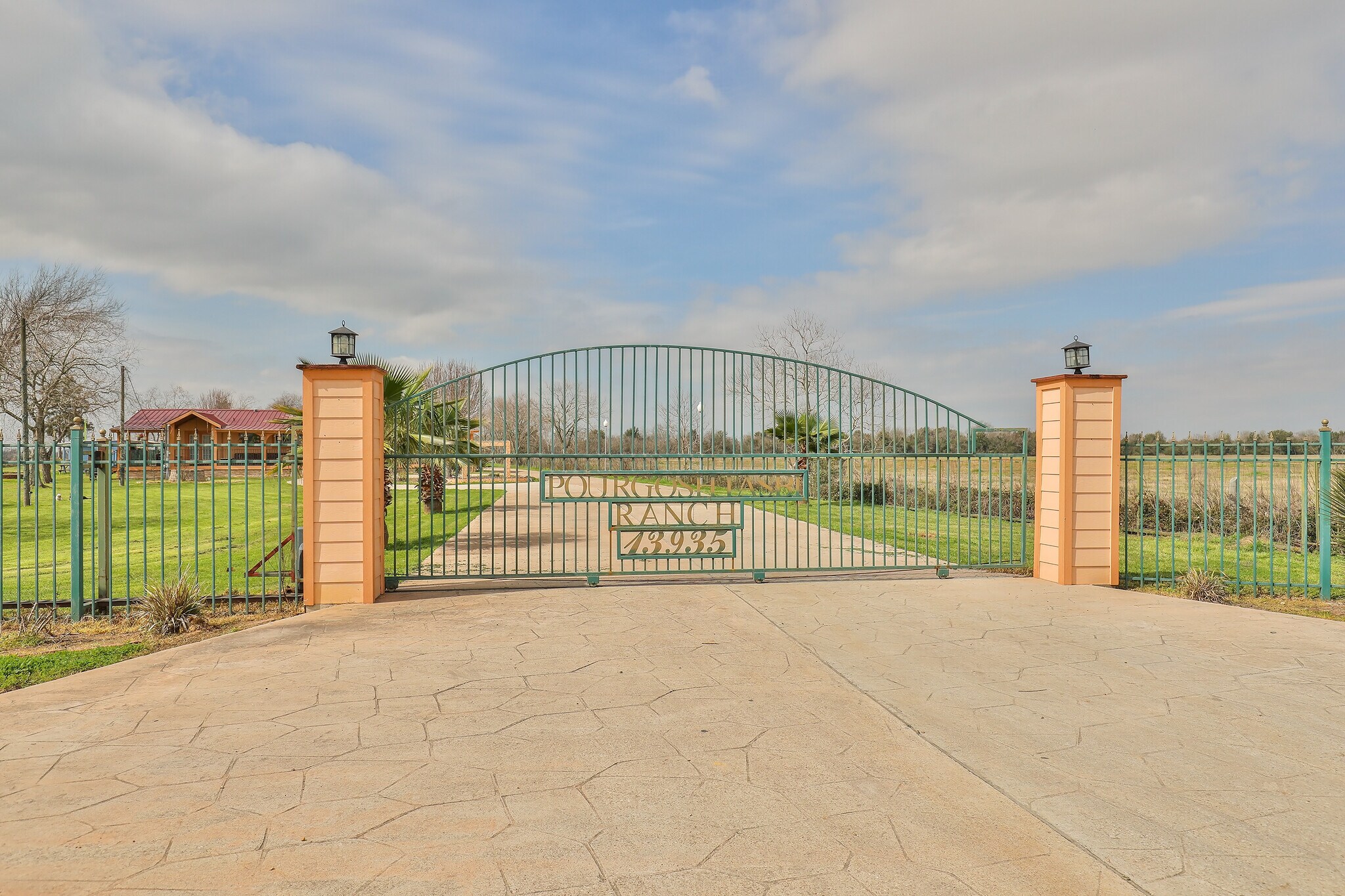 13935 Katy Hockley Rd, Hockley, TX 77447