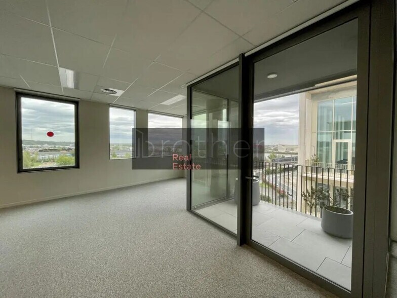 Office in Bordeaux for lease - Building Photo - Image 2 of 9