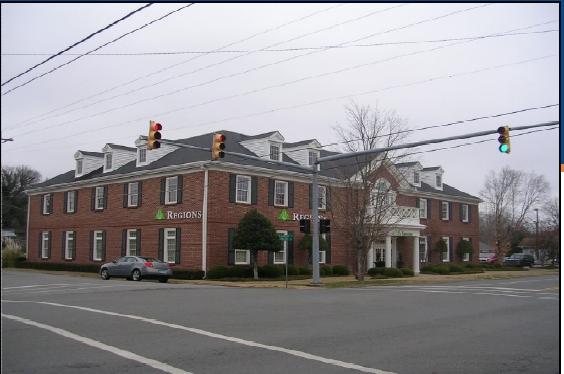 302 College St E, Fayetteville, TN for sale Primary Photo- Image 1 of 1