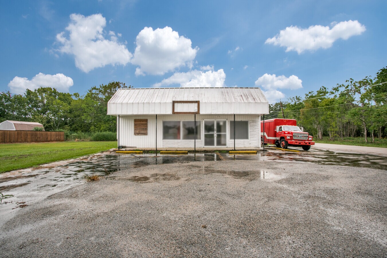 2431 Main St, Liverpool, TX 77577