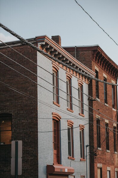 32 Chambers St, Newburgh, NY for sale - Building Photo - Image 1 of 1