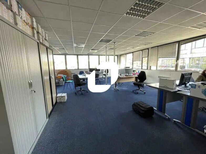 Office in Bordeaux for lease - Interior Photo - Image 1 of 7