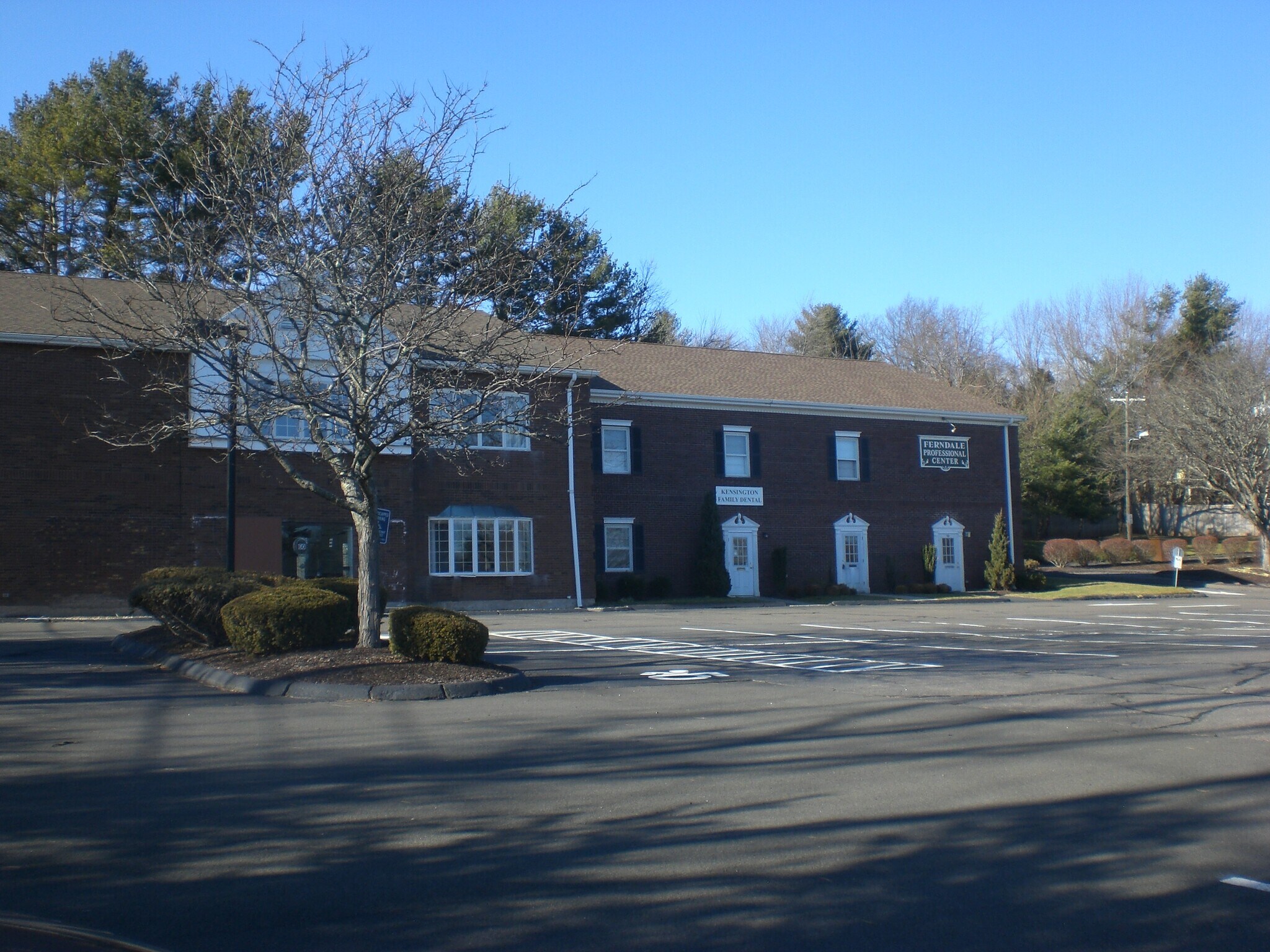 45 Chamberlain Hwy, Berlin, CT 06037 1060 Chamberlain Highway