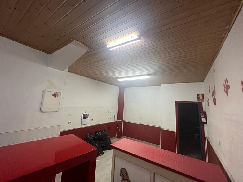 Retail in Ponferrada, León for lease - Building Photo - Image 2 of 5