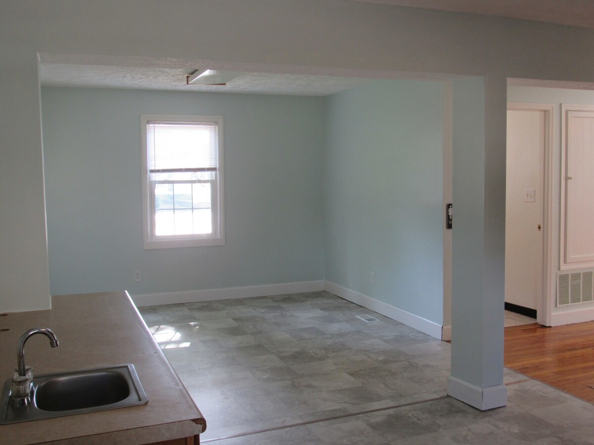 912 Dougherty Rd, Aiken, SC 29803