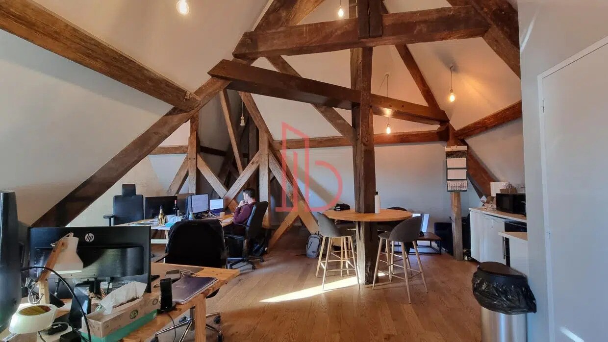 Office in Bordeaux for lease Interior Photo- Image 1 of 10