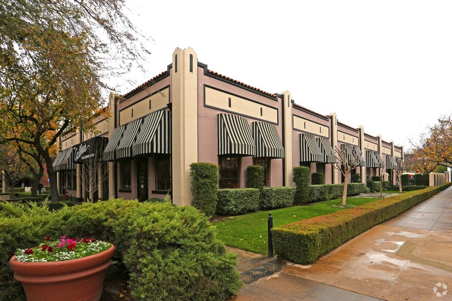 2405 Capitol St, Fresno, CA for lease - Primary Photo - Image 2 of 7