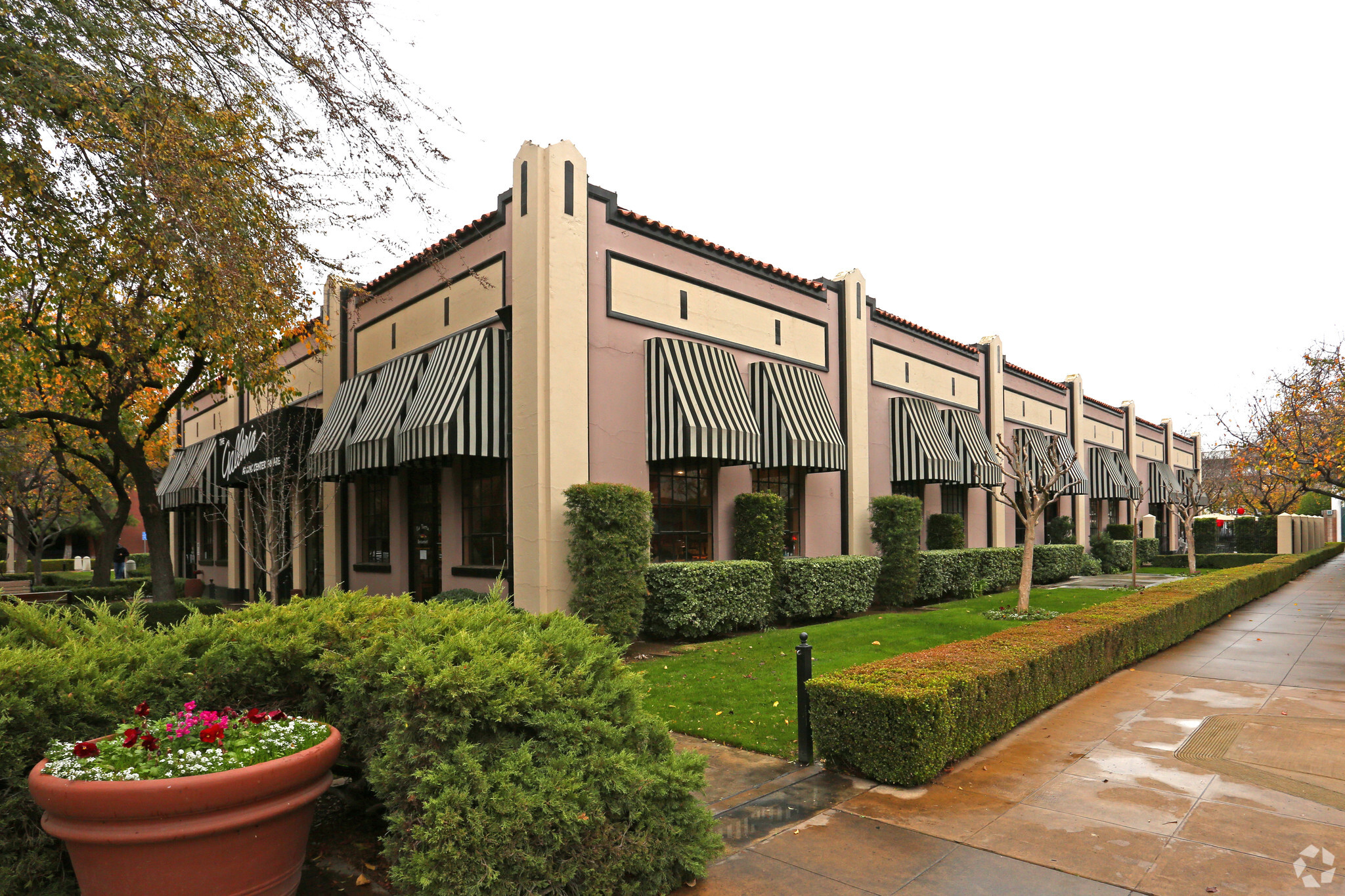 2405 Capitol St, Fresno, CA for lease Primary Photo- Image 1 of 8