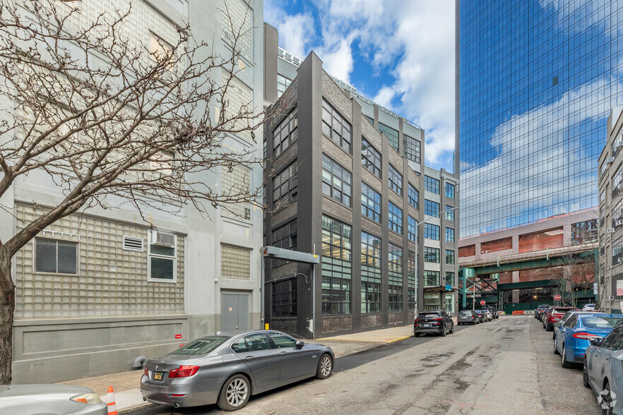 43-10 23rd St, Long Island City, NY for lease - Building Photo - Image 3 of 10