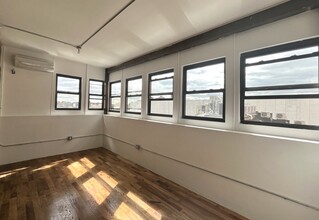 310 Meserole St, Brooklyn, NY for lease Interior Photo- Image 2 of 5