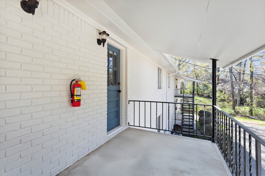 Jackson Street Apartments portfolio of 3 properties for sale on LoopNet.com - Building Photo - Image 3 of 19