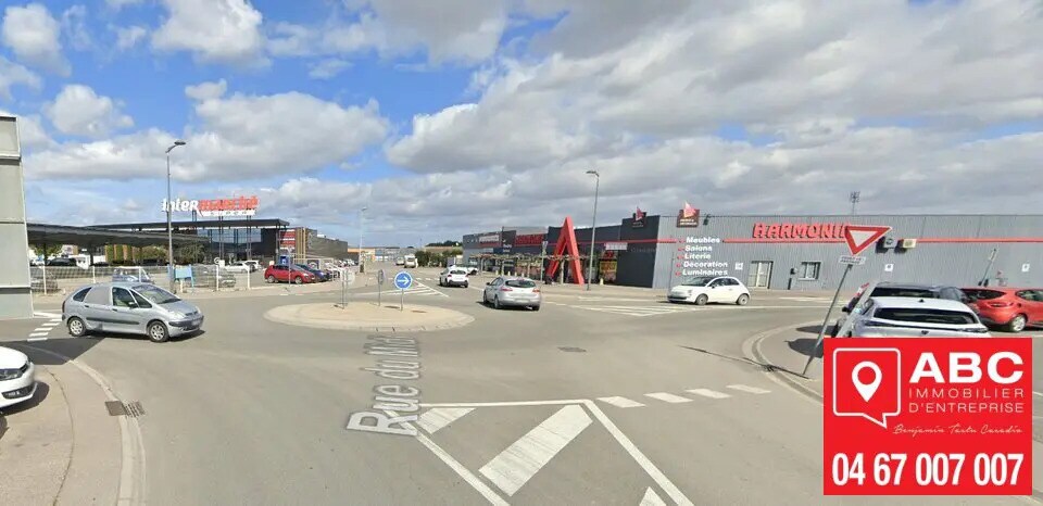 Retail in Lézignan-Corbières for lease - Building Photo - Image 2 of 6