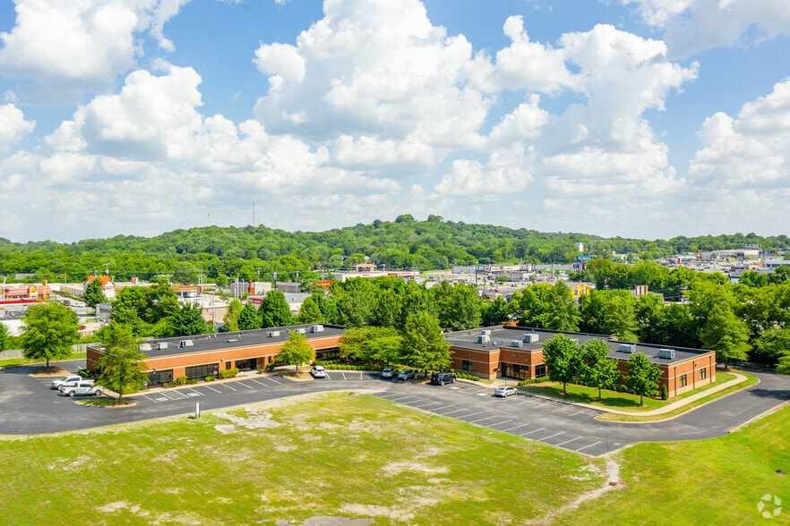 213 W Maplewood Ln, Nashville, TN for lease - Aerial - Image 1 of 6
