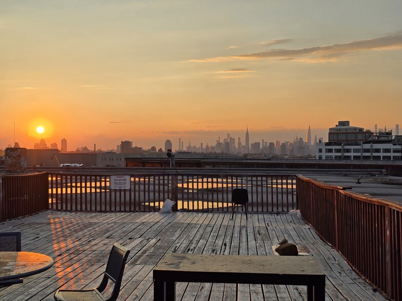 1717 Troutman St, Ridgewood, NY for lease - Building Photo - Image 2 of 7