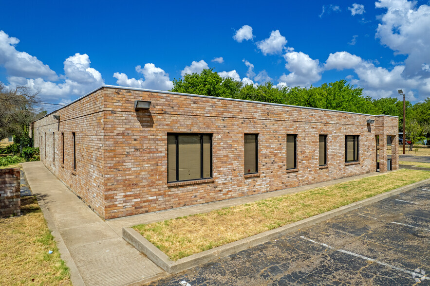 1300 N Anglin, Cleburne, TX for sale - Building Photo - Image 2 of 21