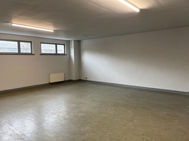 5-7 Sang Pl, Kirkcaldy for lease - Building Photo - Image 3 of 6