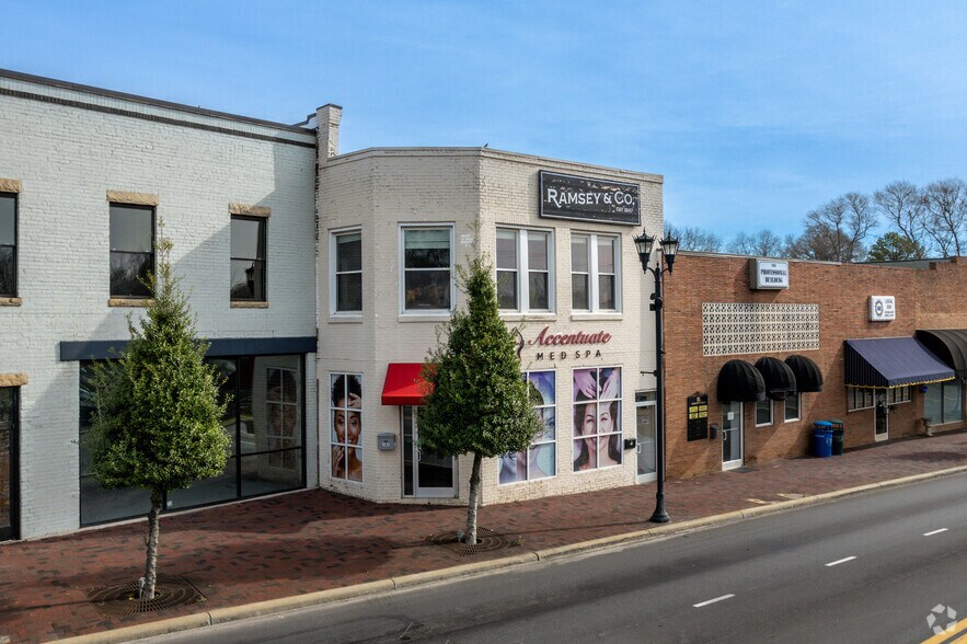 107109 E Charlotte Ave, Mount Holly, NC 28120