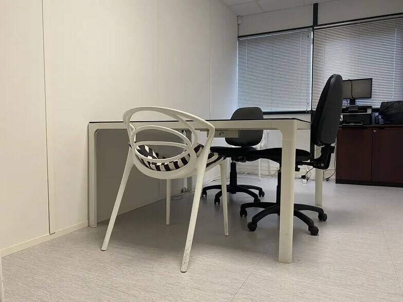 Office in Nantes for lease - Interior Photo - Image 3 of 5