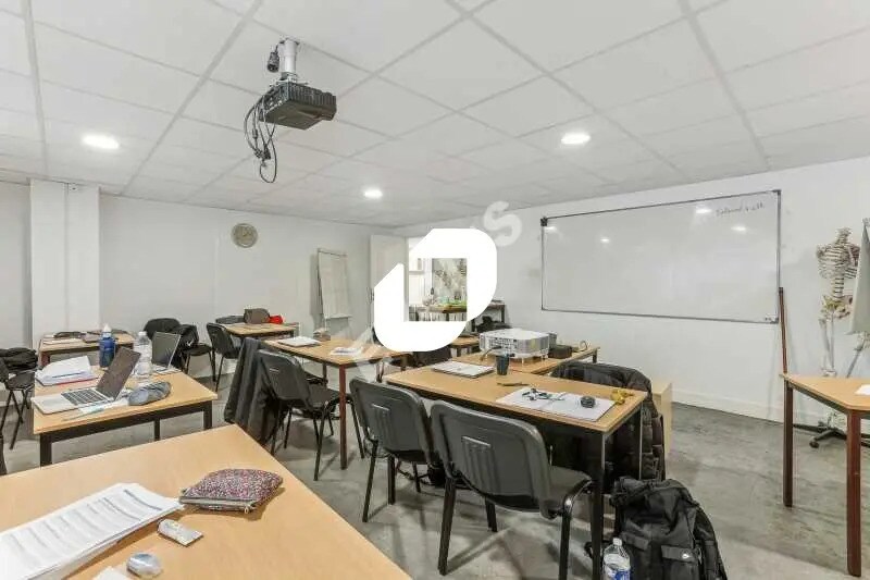 Office in Paris for lease - Interior Photo - Image 2 of 11