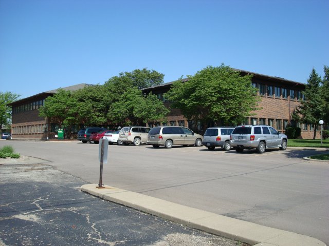 2947 SW Wanamaker Dr, Topeka, KS for lease - Building Photo - Image 2 of 9