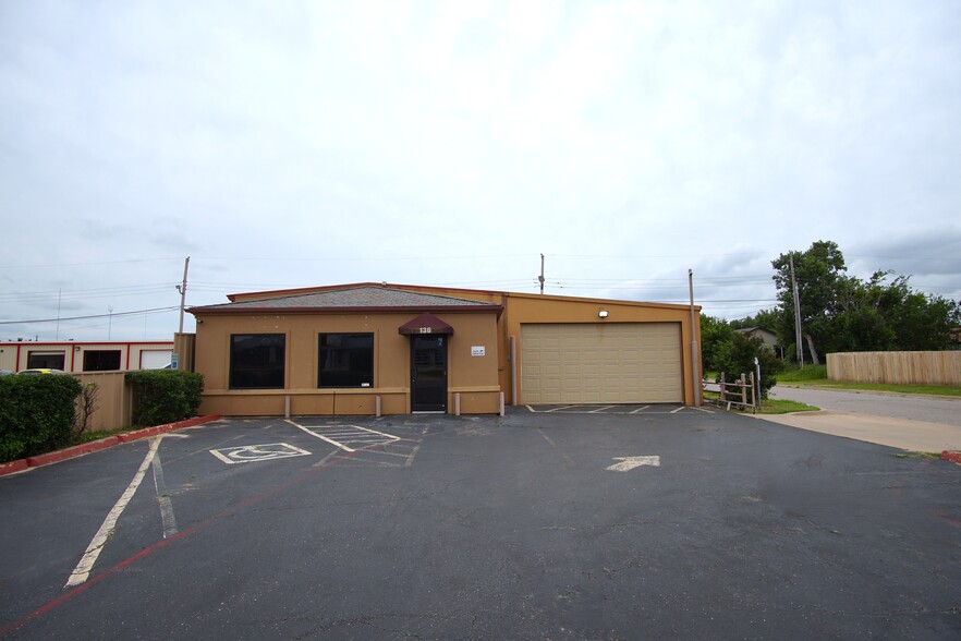 136 NW 122nd St, Oklahoma City, OK for lease - Building Photo - Image 1 of 15