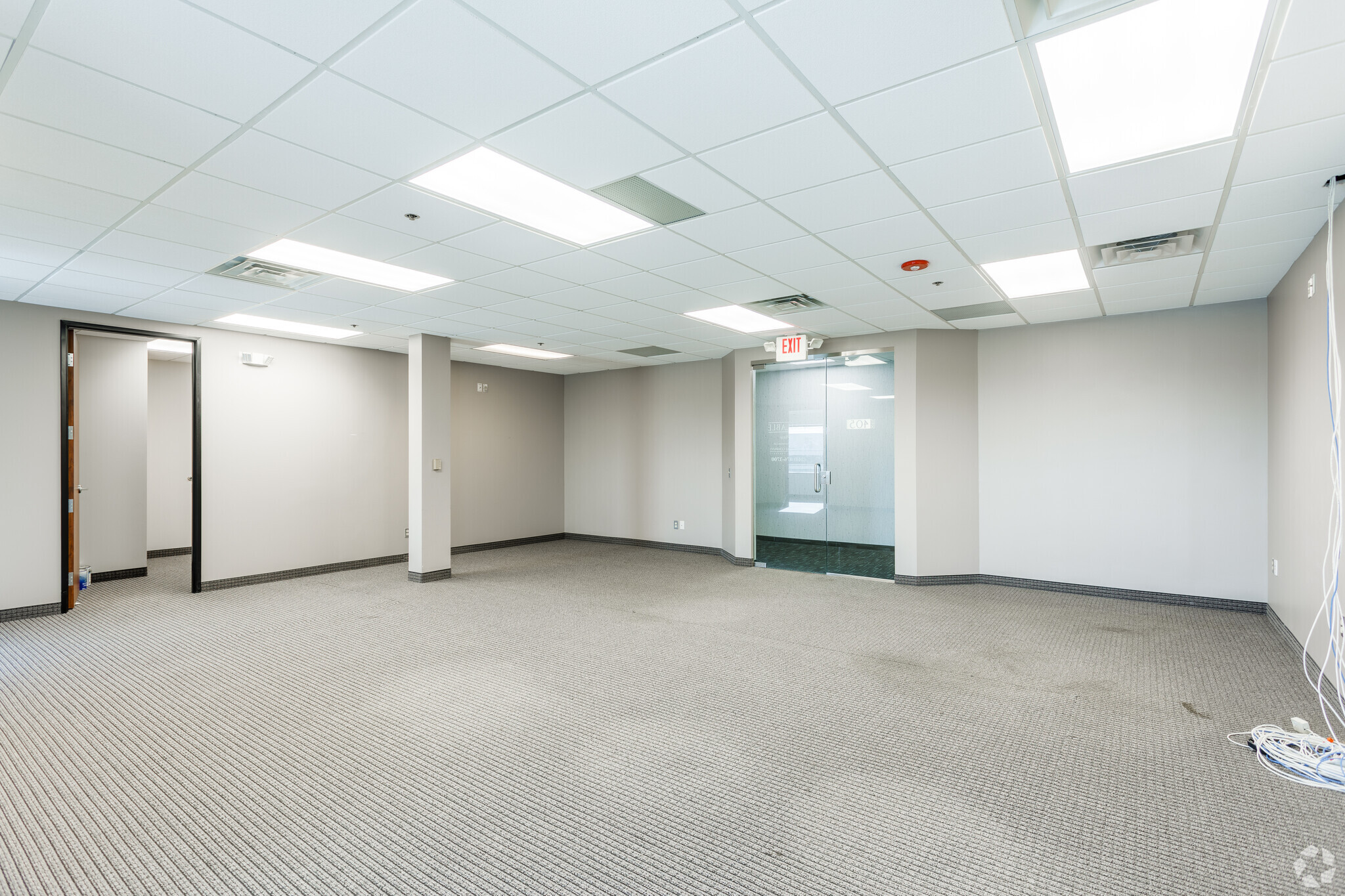 17199 N Laurel Park Dr, Livonia, MI for lease Interior Photo- Image 1 of 4