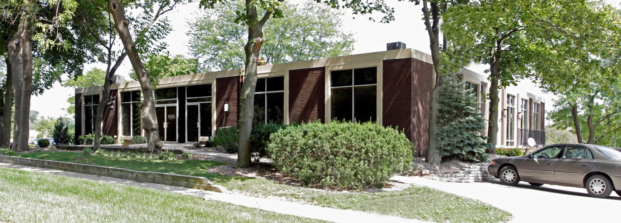850 Elm Grove Rd, Elm Grove, WI for sale Primary Photo- Image 1 of 1