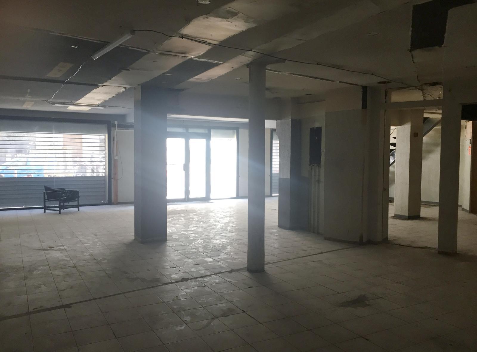 Retail in Marseille for sale Interior Photo- Image 1 of 9