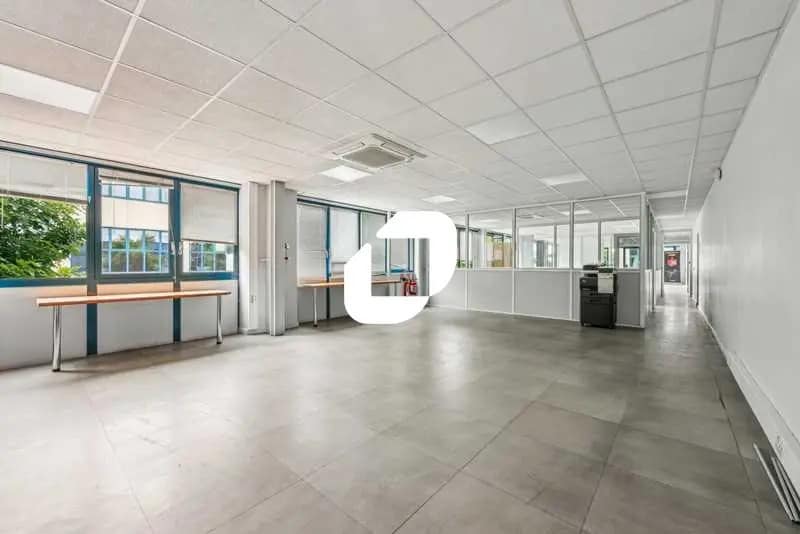 32 Avenue Des Pépiniéres, Fresnes for lease Building Photo- Image 1 of 18