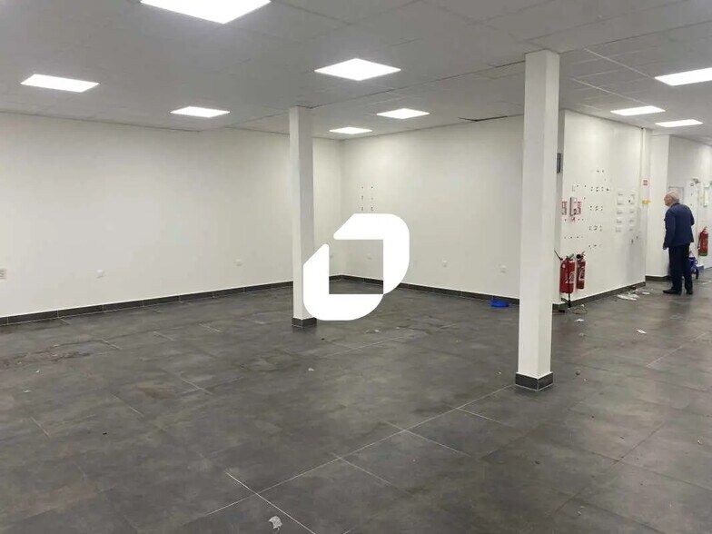 Flex in Arcueil for lease - Interior Photo - Image 3 of 6