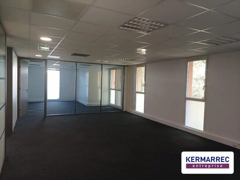 Office in Nantes for lease - Building Photo - Image 3 of 6