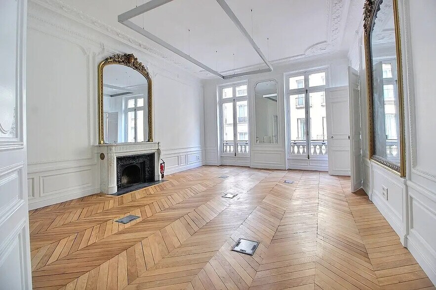 Office in Paris for lease - Interior Photo - Image 1 of 9