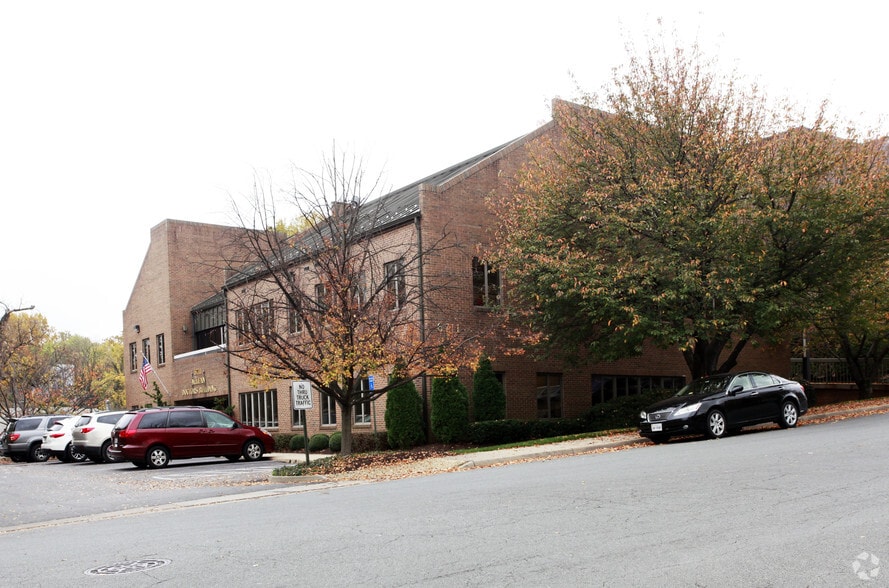 6711 Whittier Ave, McLean, VA 22101