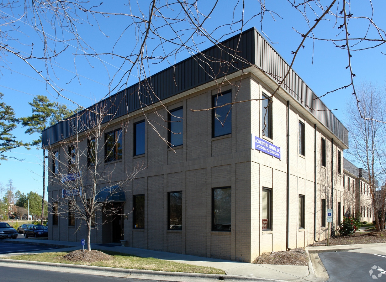 2809 Spring Forest Rd, Raleigh, NC 27616