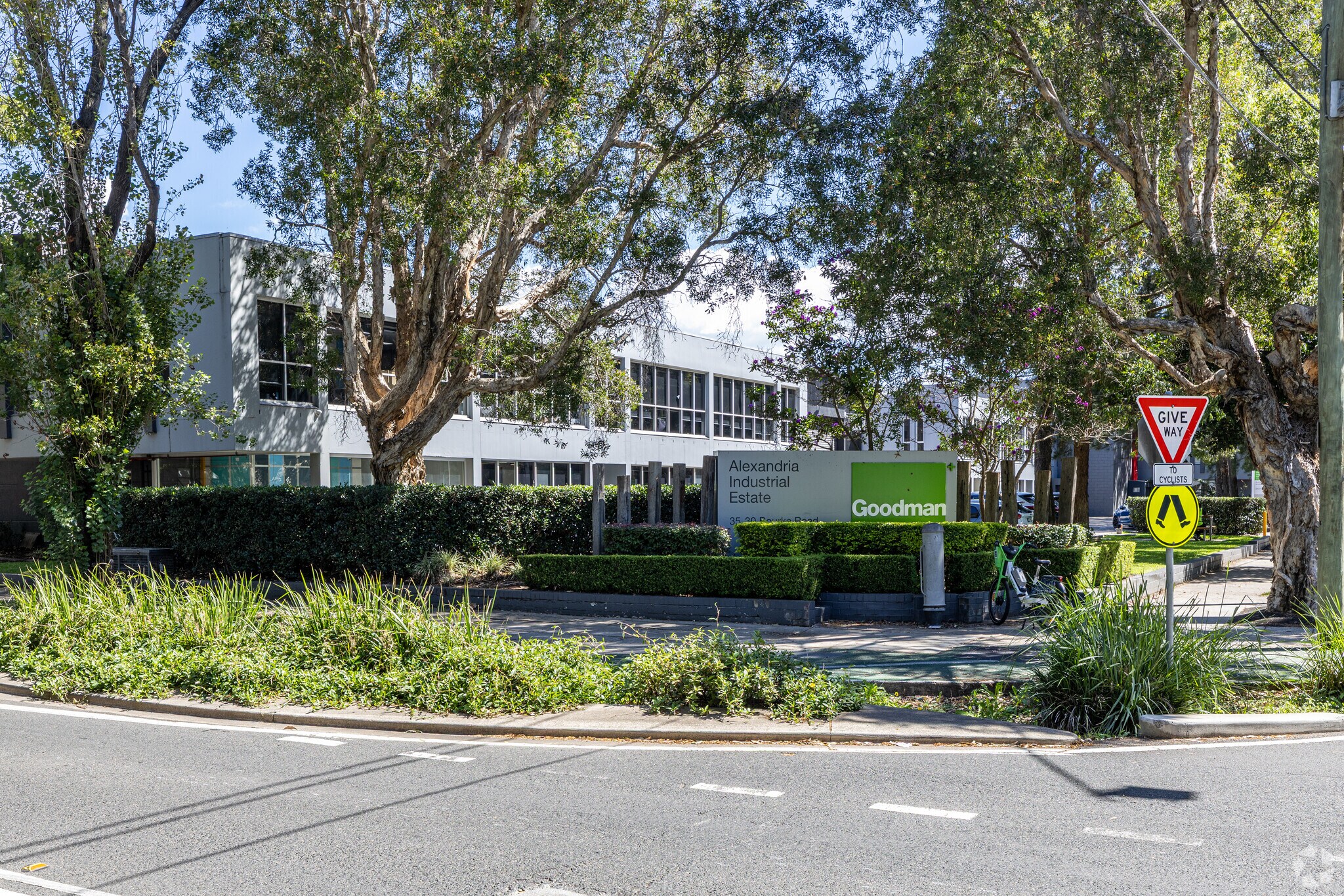 35 Bourke Rd, Alexandria for lease Primary Photo- Image 1 of 5