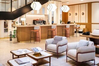 10 Rue De Madrid, Paris for lease Interior Photo- Image 2 of 8