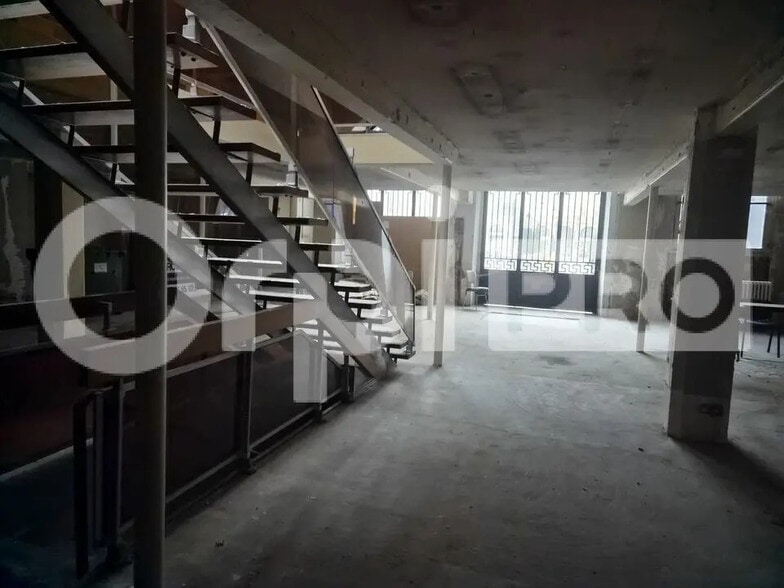 Retail in Reims for lease - Interior Photo - Image 3 of 5