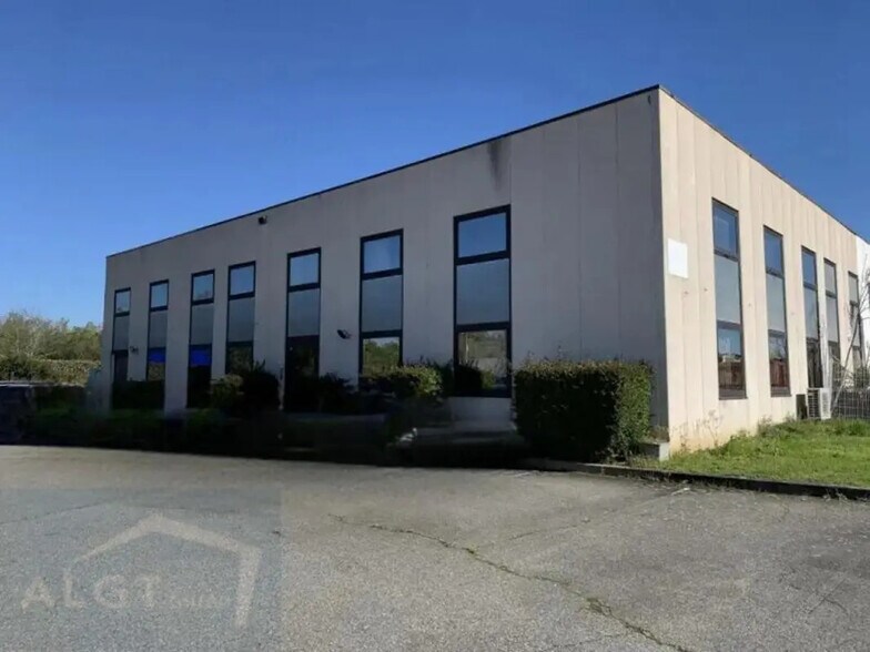 Flex in Portet-sur-Garonne for sale - Building Photo - Image 1 of 12