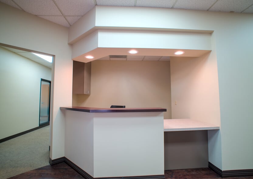 1611 E 4th St, Santa Ana, CA for lease - Building Photo - Image 3 of 62