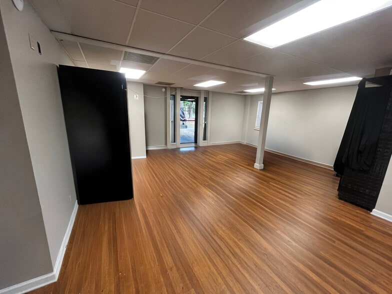 12 Cardinal Rd, Hilton Head Island, SC for lease - Interior Photo - Image 2 of 10