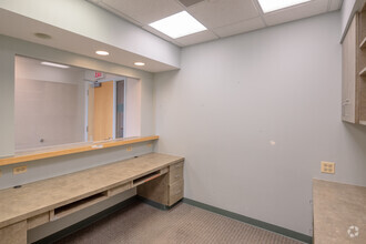 1445 N Hunt Club Rd, Gurnee, IL for lease Interior Photo- Image 2 of 2