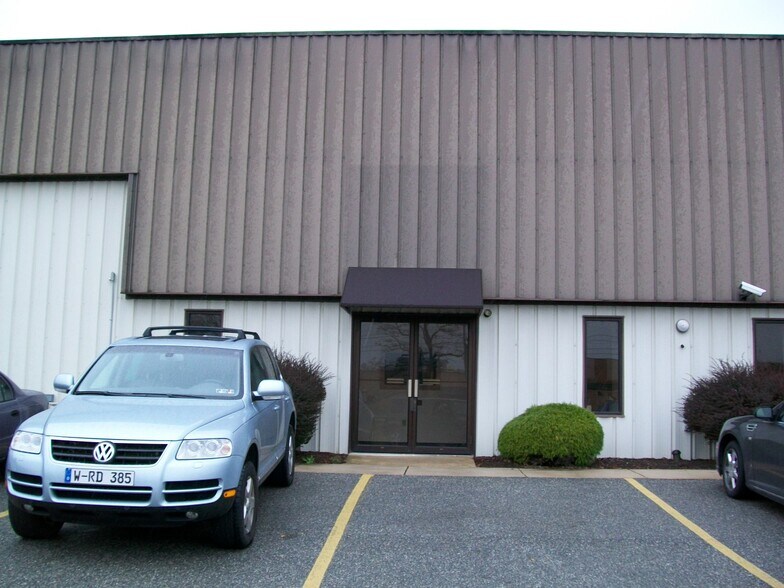 310 Emig Rd, Emigsville, PA 17318