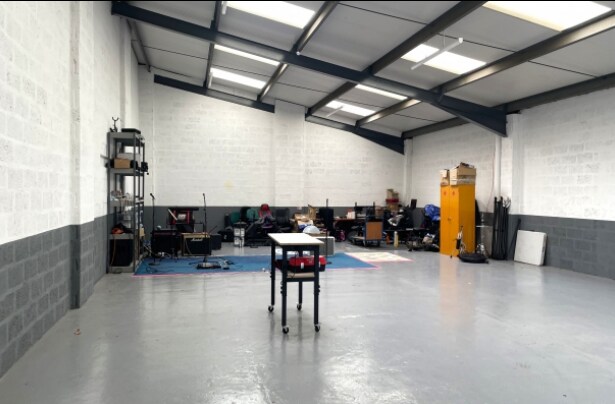 Estate Rd, Bridgnorth for lease Interior Photo- Image 1 of 1